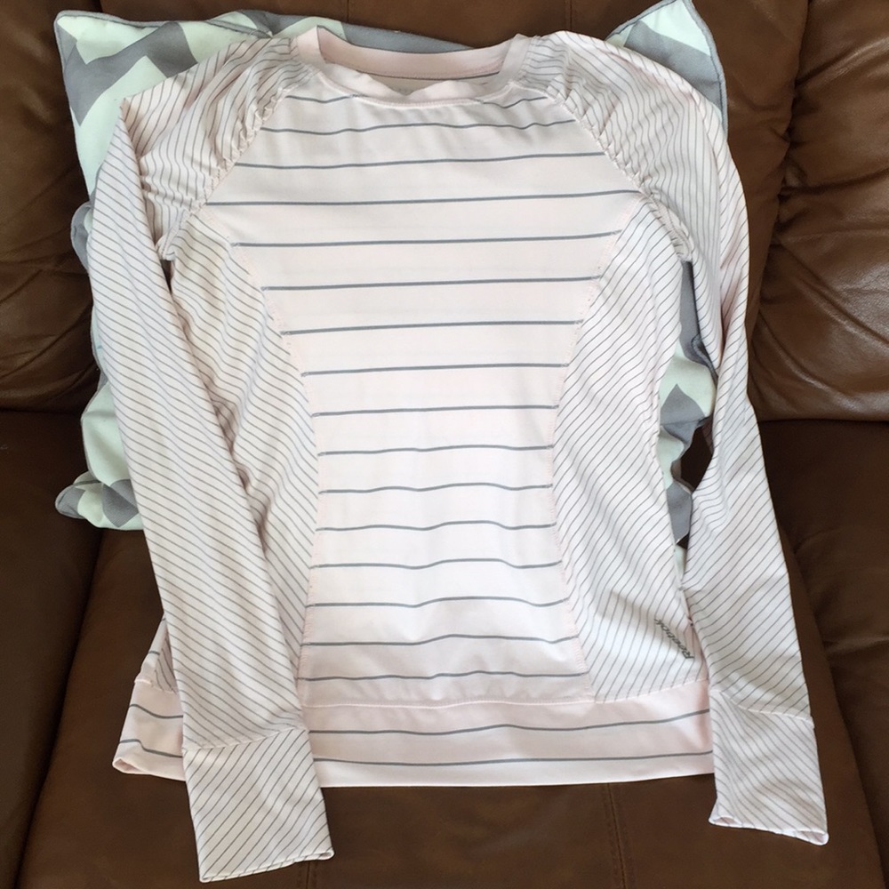 Reebok women’s long sleeve size small